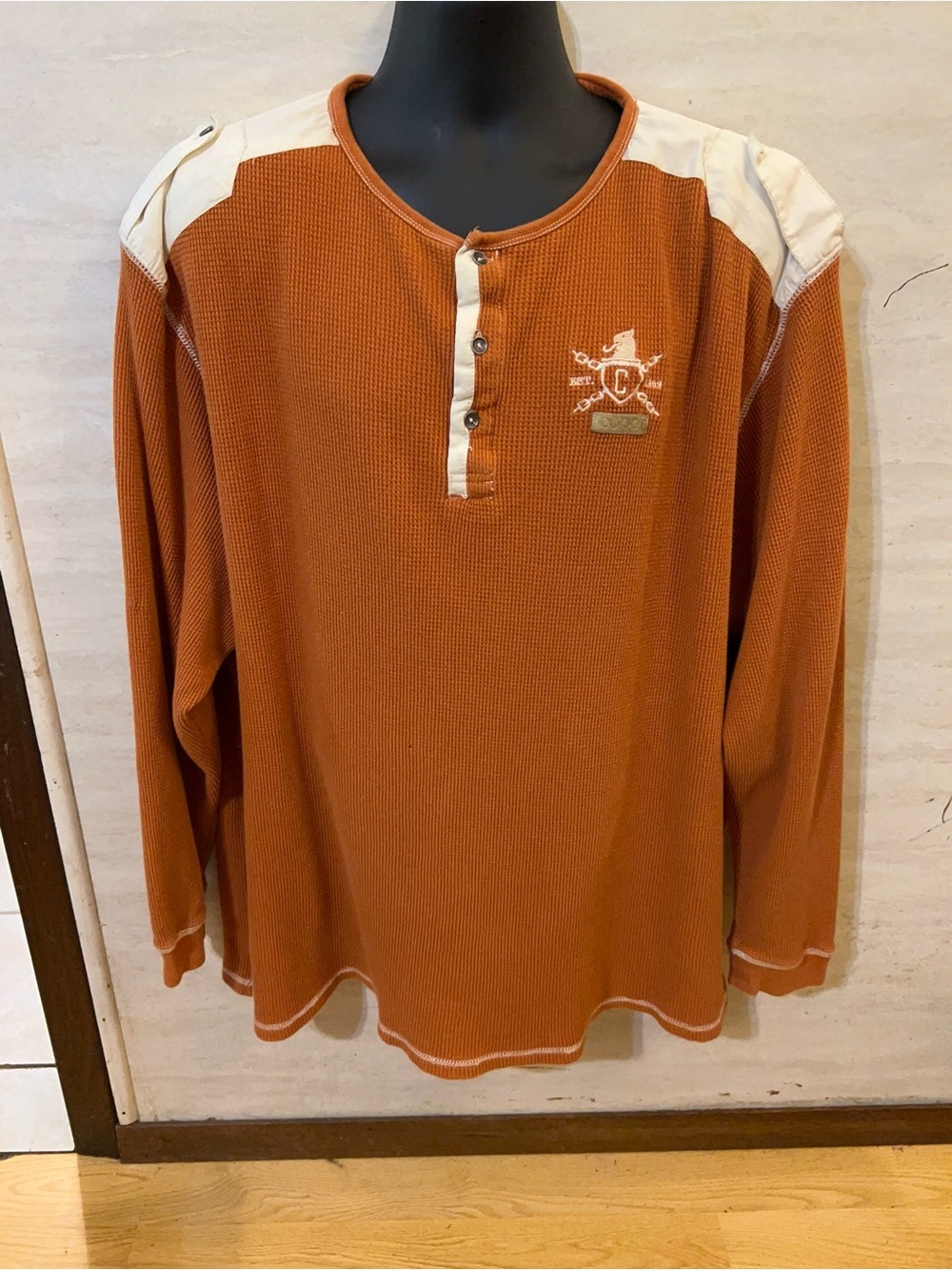 COOGI Men's Long-Sleeve Waffle Henley in Rust